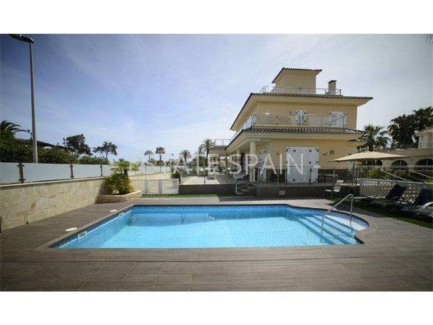 Вилла в Ла-Зения 677 м2 №VL21211C8DD0  - Продажа - 1 preview