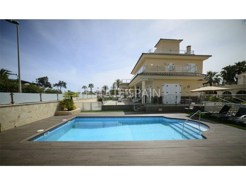 Вилла в Ла-Зения 677 м2 №VL21211C8DD0  - Продажа - 1 large