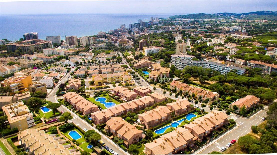 Таунхаус в Плайя-де-Аро 214 м2 №BL20857E8E6  - Продажа - 5 large