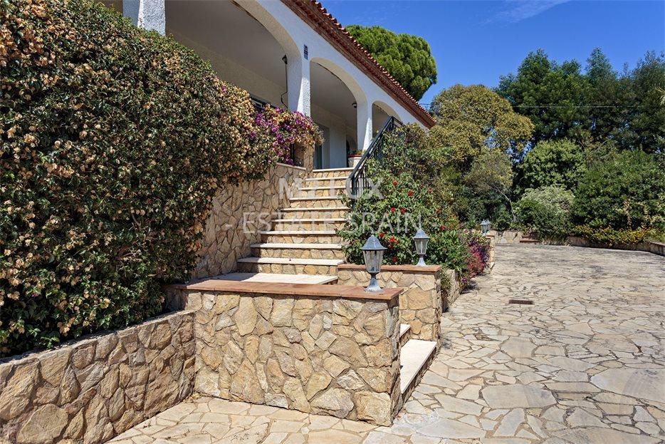 Вилла в Сан-Фелиу-де-Гишольс 538 м2 №VL24912DE96F  - Продажа - 28 large