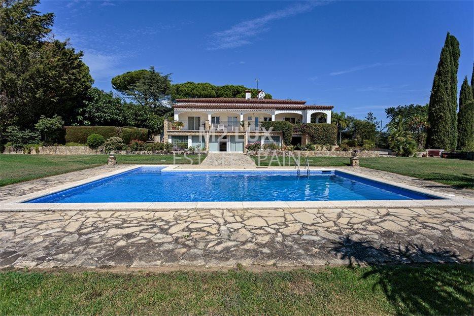 Вилла в Сан-Фелиу-де-Гишольс 538 м2 №VL24912DE96F  - Продажа - 22 large