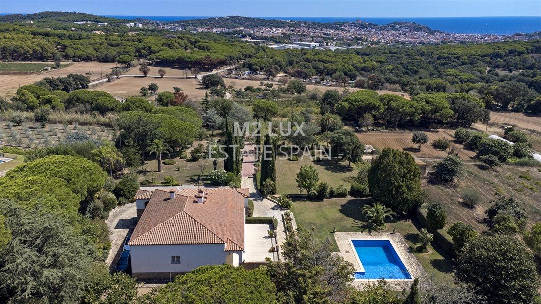 Вилла в Сан-Фелиу-де-Гишольс 538 м2 №VL24912DE96F  - Продажа - 3 large