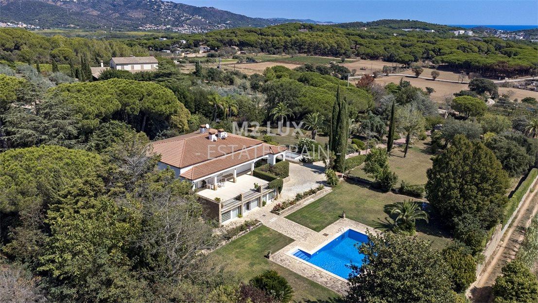 Вилла в Сан-Фелиу-де-Гишольс 538 м2 №VL24912DE96F  - Продажа - 4 large