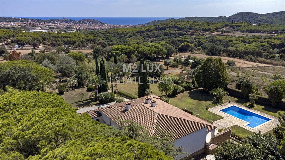 Вилла в Сан-Фелиу-де-Гишольс 538 м2 №VL24912DE96F  - Продажа - 2 large