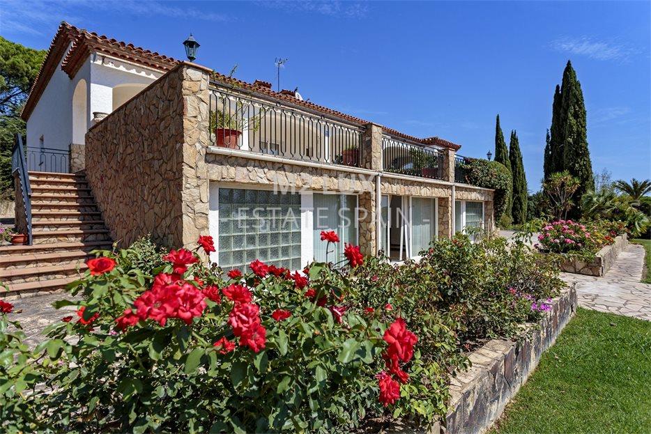 Вилла в Сан-Фелиу-де-Гишольс 538 м2 №VL24912DE96F  - Продажа - 18 large