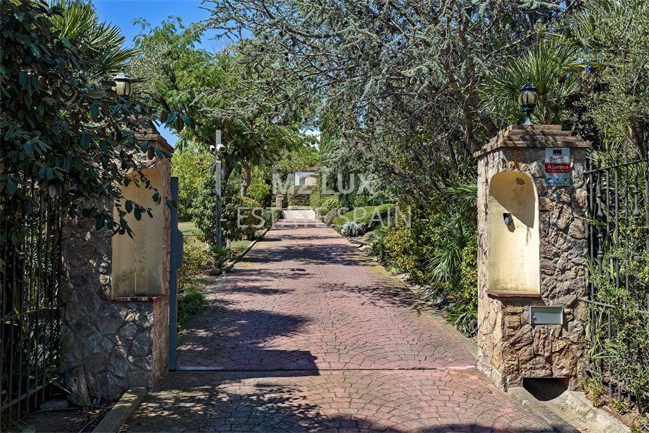 Вилла в Сан-Фелиу-де-Гишольс 538 м2 №VL24912DE96F  - Продажа - 77 large