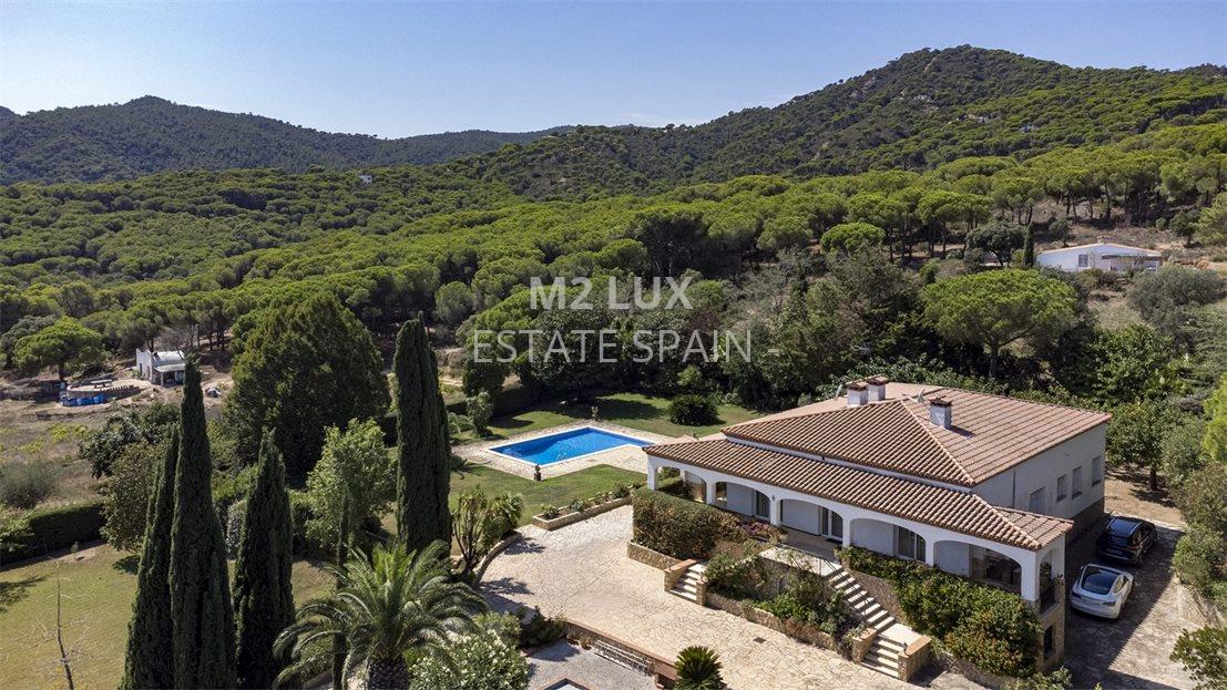 Вилла в Сан-Фелиу-де-Гишольс 538 м2 №VL24912DE96F  - Продажа - 9 large