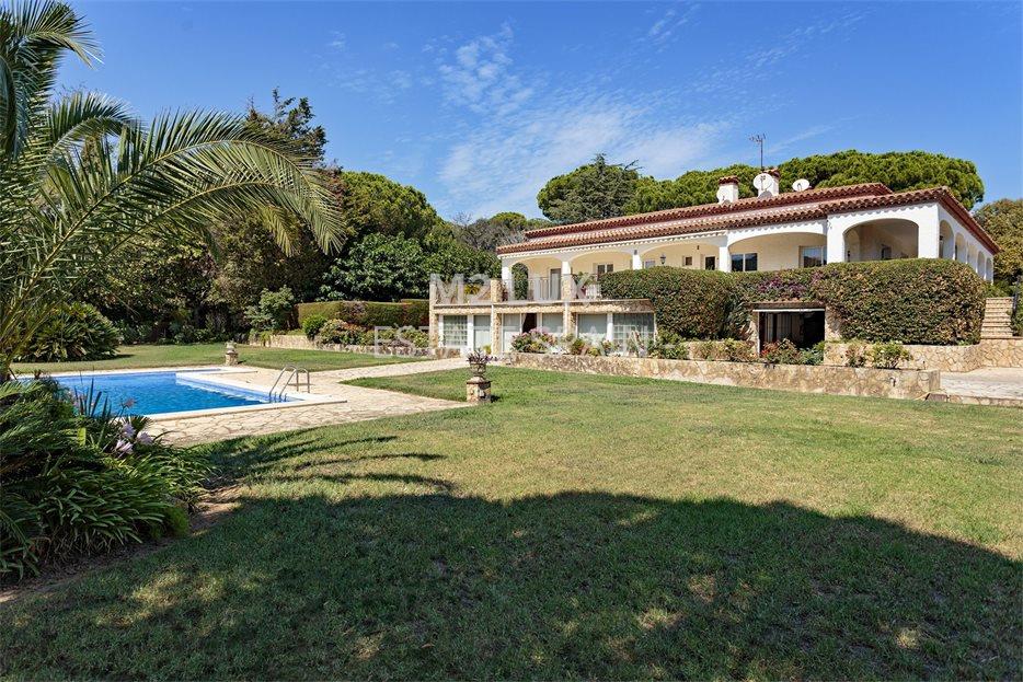 Вилла в Сан-Фелиу-де-Гишольс 538 м2 №VL24912DE96F  - Продажа - 24 large