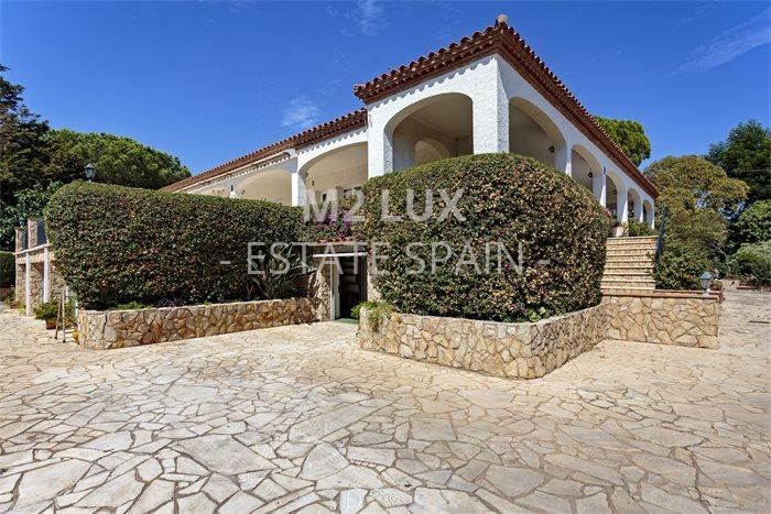 Вилла в Сан-Фелиу-де-Гишольс 538 м2 №VL24912DE96F  - Продажа - 15 preview