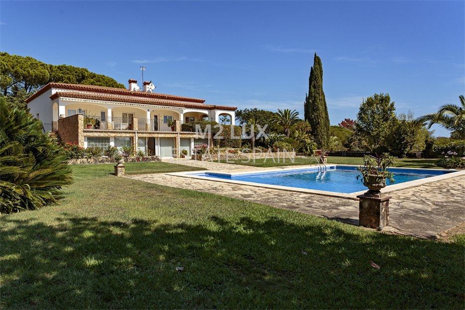 Вилла в Сан-Фелиу-де-Гишольс 538 м2 №VL24912DE96F  - Продажа - 23 large