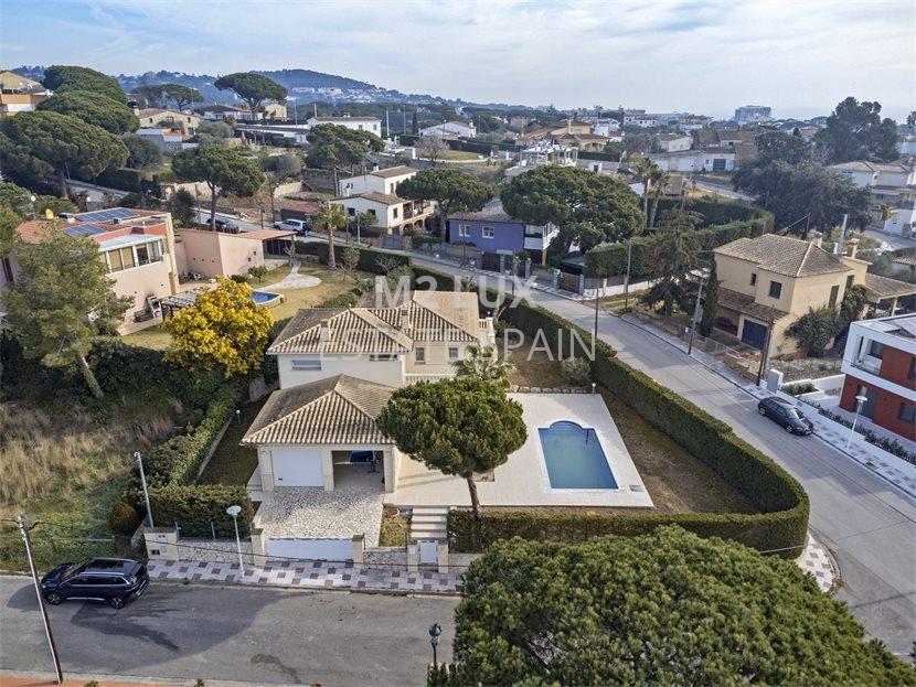 Вилла в Плайя-де-Аро 349 м2 №VL23218597E1  - Продажа - 60 large