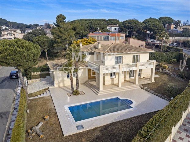 Вилла в Плайя-де-Аро 349 м2 №VL23218597E1  - Продажа - 1 preview