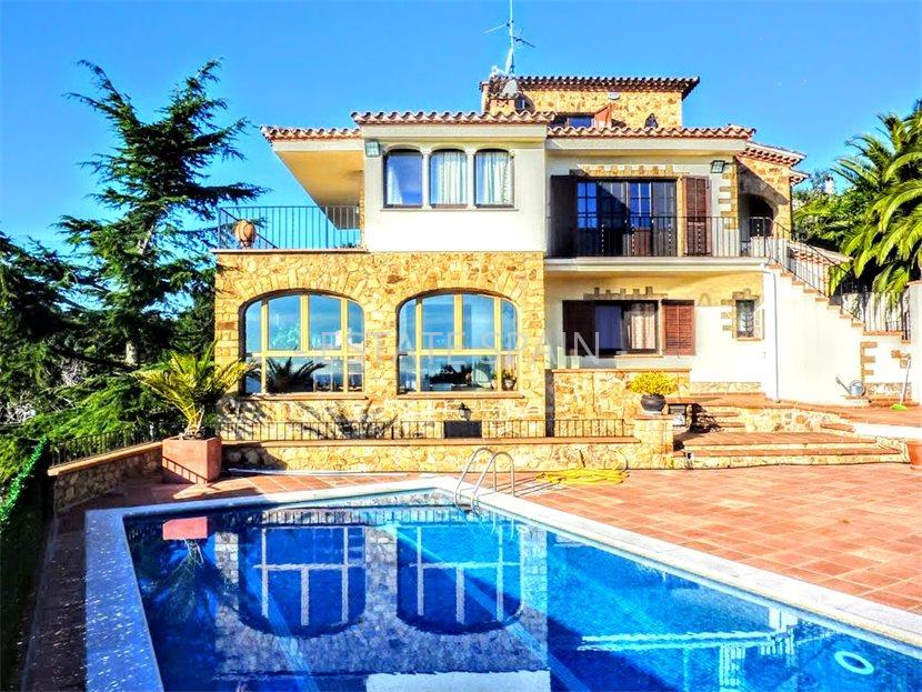 Вилла в Кастель-Пладжа-де-Аро 606 м2 №VL18115F5775  - Продажа - 1 large