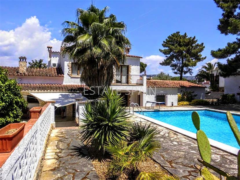 Дом в Сан-Фелиу-де-Гишольс 440 м2 №VL18718B1CF  - Продажа - 1 large