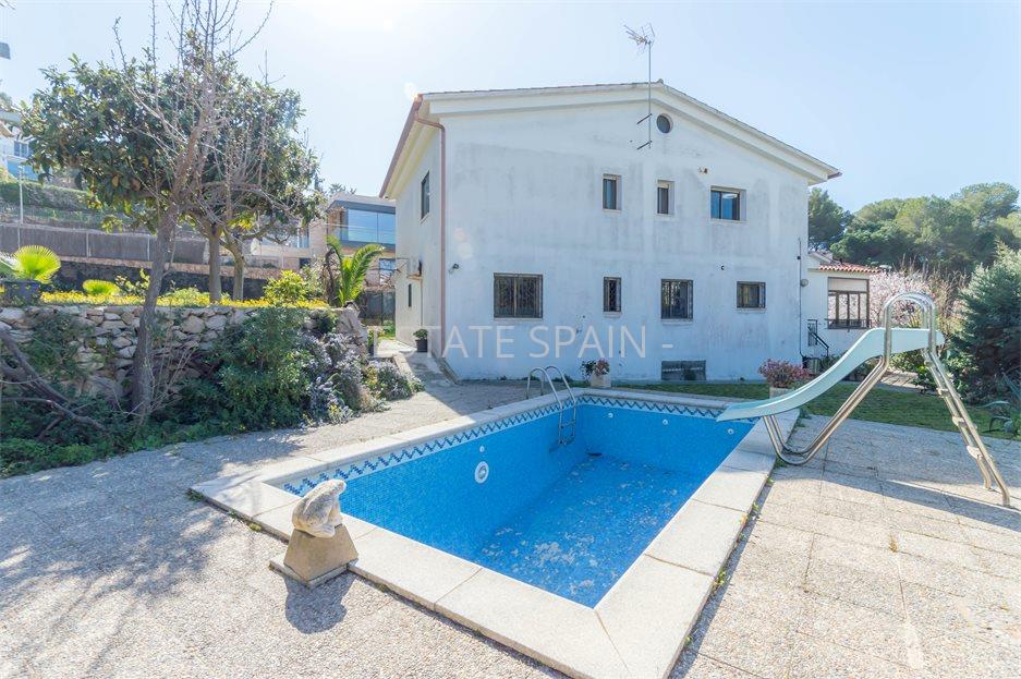 Особняк в Ллорет-де-Маре 375 м2 №VL236148D6E1  - Продажа - 1 large