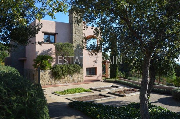 Шале в Сан-Поль-де-Мар 580 м2 №TAU1831B554  - Продажа - 1 preview