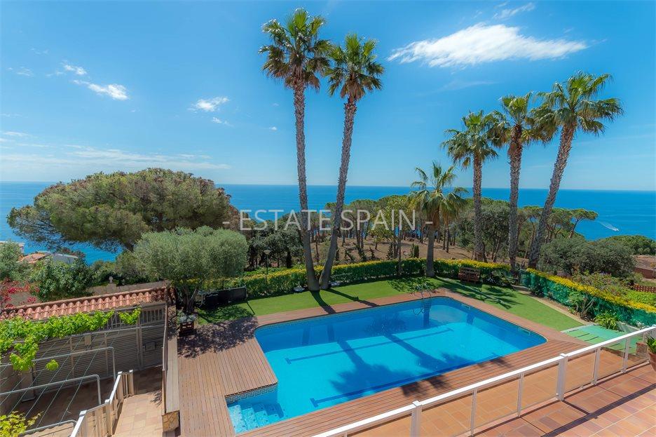 Особняк в Ллорет-де-Маре 458 м2 №VL2362019ACA  - Продажа - 1 large