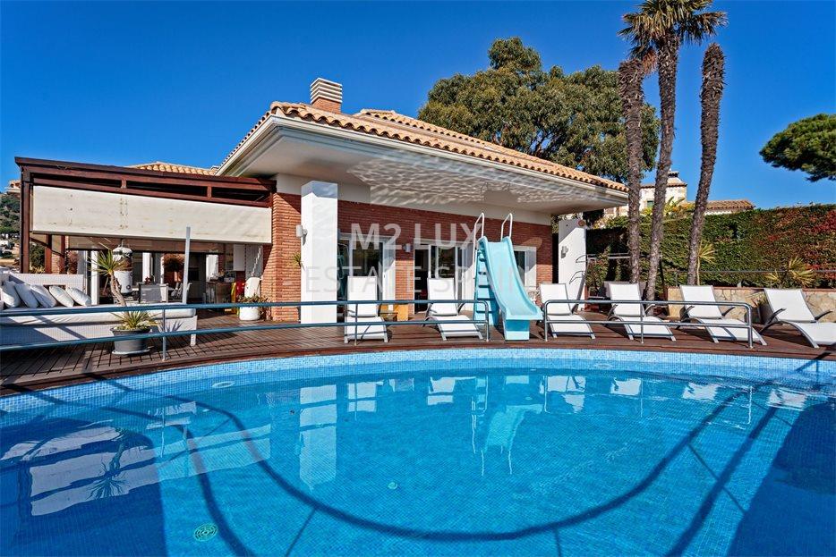 Вилла в Кастель-Пладжа-де-Аро 570 м2 №VL20112248E28  - Продажа - 1 large