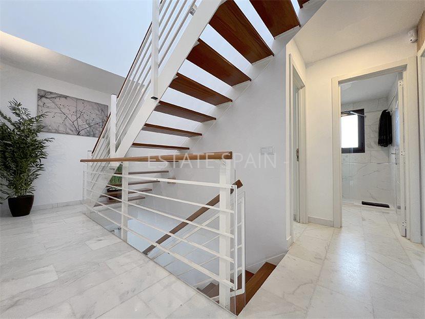 Вилла в Гольф-дель-Сур 237 м2 №VL25879D983  - Продажа - 34 large