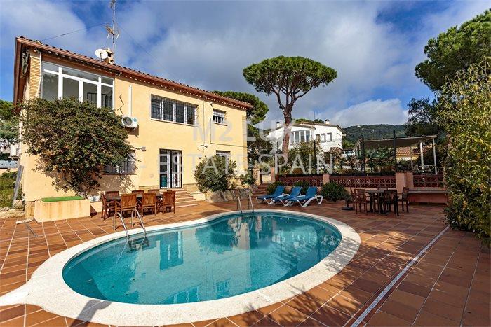 Вилла в Санта-Кристина-де-Аро 237 м2 №VL24102878165  - Продажа - 1 preview