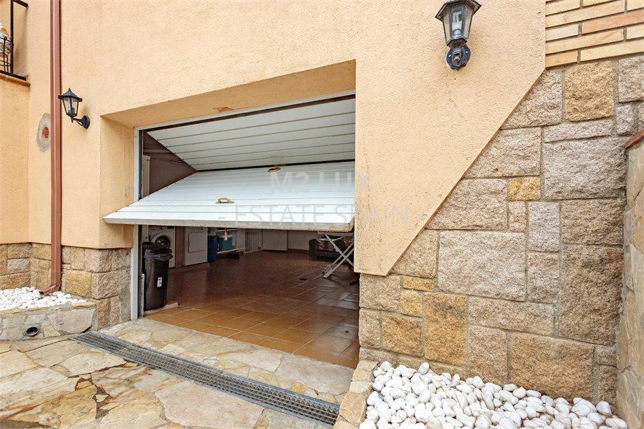 Вилла в Санта-Кристина-де-Аро 237 м2 №VL24102878165  - Продажа - 38 large