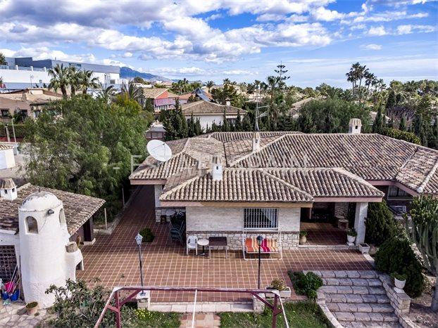 Вилла в Бенидорме 217 м2 №VL2463A5843  - Продажа - 1 preview