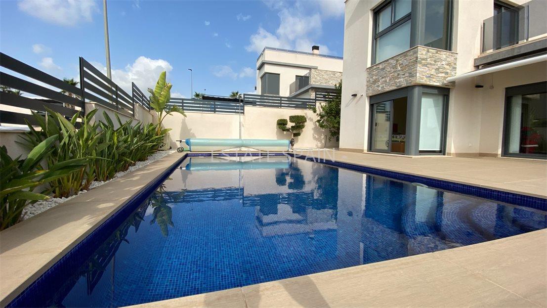 Вилла в Финестрате 240 м2 №VL221060D8BF  - Продажа - 4 large