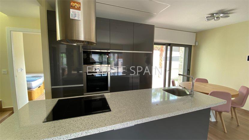 Вилла в Финестрате 240 м2 №VL221060D8BF  - Продажа - 13 preview