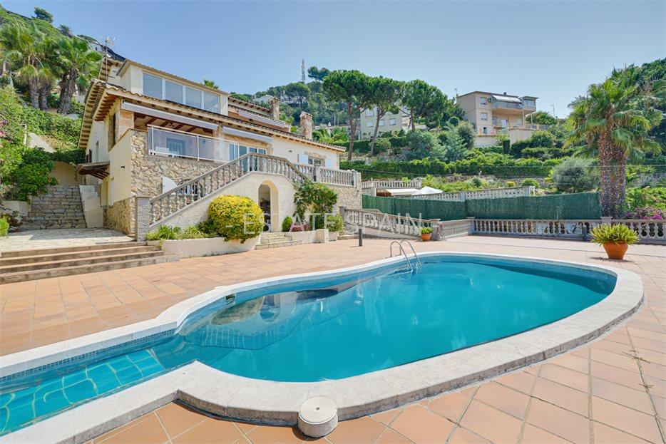 Вилла в Ллорет-де-Маре 397 м2 №VL2591209D8F  - Продажа - 1 large