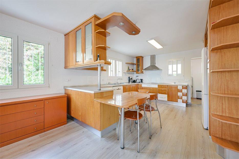 Вилла в Ллорет-де-Маре 397 м2 №VL2591209D8F  - Продажа - 32 large