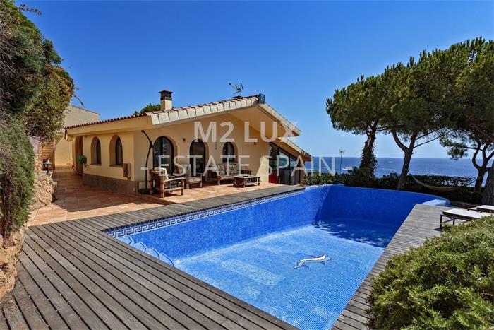 Дом в Сан-Фелиу-де-Гишольс 467 м2 №VL18815F299  - Продажа - 1 preview