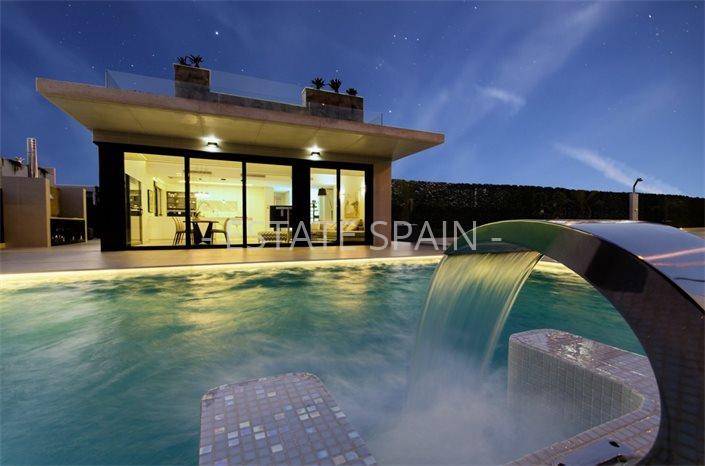 Вилла в Деэса-де-Кампоамор 196 м2 №VL26220CE4FE  - Продажа - 1 preview