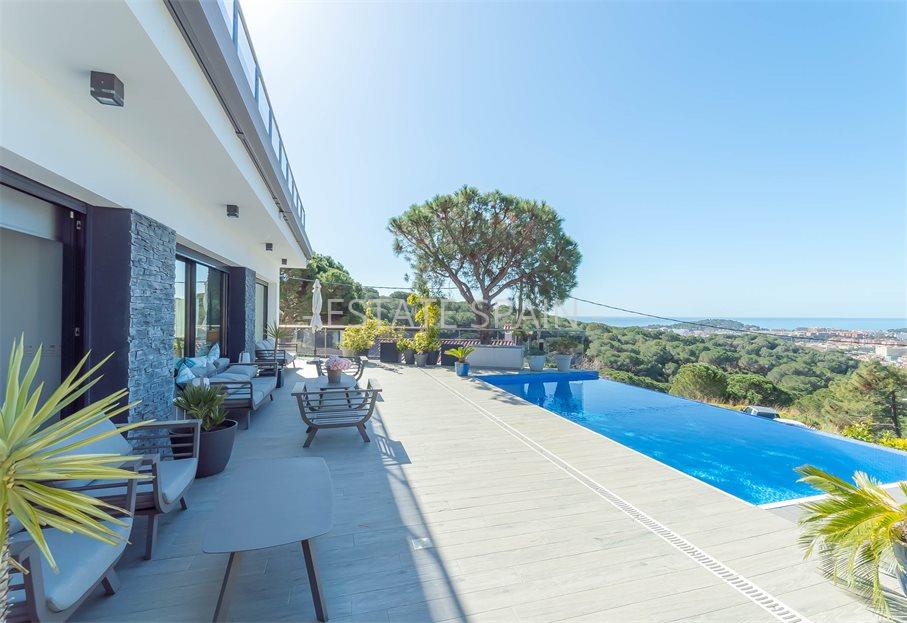 Особняк в Ллорет-де-Маре 372 м2 №VL23619C5671  - Продажа - 2 large